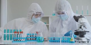 Covid-19:在实验室从事抗病毒检测标本工作的科学家