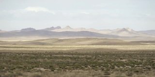 热辐射作用下戈壁沙漠广阔的贫瘠土壤