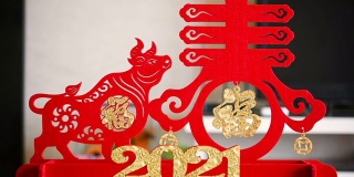 潘观牛的吉祥物和象征春天在客厅作为象征的中国新年的牛在中国意味着春天和好运