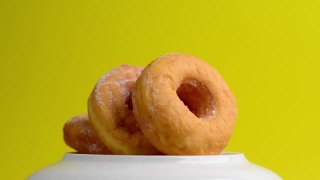 甜甜圈零食零食喷子黄色背景甜点视频视频素材模板下载
