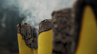 巨大的黄烟熏香-澳门的佛寺视频素材模板下载