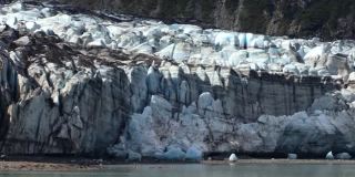 阿拉斯加冰川湾，马杰丽冰川。阿拉斯加的冰正在融化。