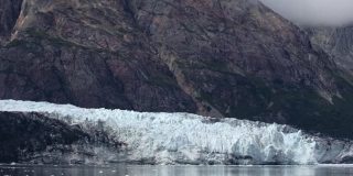 阿拉斯加冰川湾国家公园和保护区的潮汐马杰丽冰川。