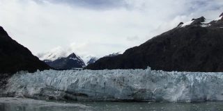 马杰丽冰川和费尔韦瑟山脉，在令人惊叹的冰川湾国家公园景观，阿拉斯加。