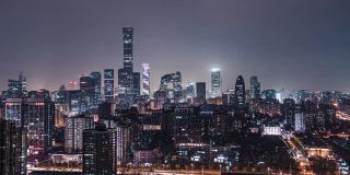 T/L鸟瞰图北京天际线和市中心在晚上/北京，中国