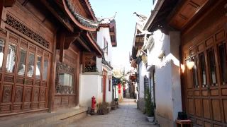 中国云南丽江古城的中国传统房屋视频素材模板下载