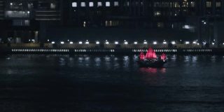 水月传统红色帆船在晚上-香港九龙