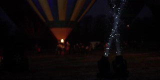 热气球节，乌克兰夜光秀，慢镜头。2020年12月18日，基辅