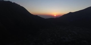 美丽的景色，日出在山上