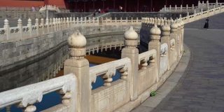 斯坦尼康镜头的内部部分的紫禁城-中国皇帝的古代宫殿。内河水道。