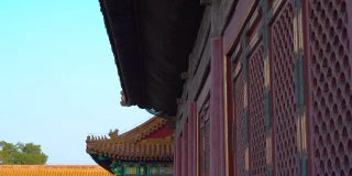 这是紫禁城内部古门的特写镜头，紫禁城是中国古代皇帝的宫殿