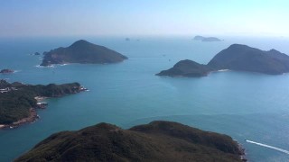鸟瞰香港西贡万宜岛附近的山景视频素材模板下载