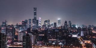 T/L ZI鸟瞰图北京天际线和市中心在晚上/北京，中国