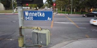 Winnetka Avenue Los Angeles City Street Sign Time Lapse Looking Down At交叉口