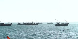 印度古吉拉特邦奥卡港港口的船只