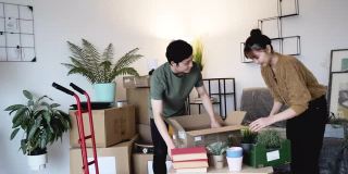 一对日本夫妇搬进新公寓，慢动作录像