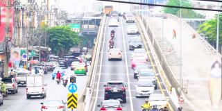 曼谷高峰时段的交通和汽车拥挤，具有城市景观概念的交通