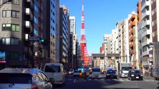 蓝色天空的东京塔。东京城市天际线和城市景观视频素材模板下载