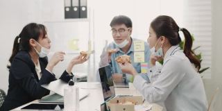 办公室工作人员喜欢办公室午餐分享披萨片