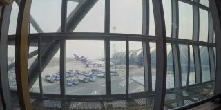 窗外的机场景色