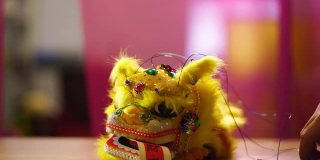 玩具中国狮子木偶正面观舞狮