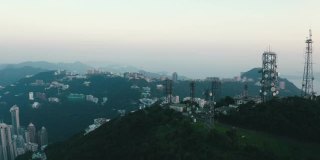 日落时分，香港维多利亚山顶的电台