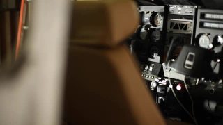 空小飞机的内部视频素材模板下载