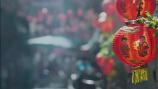 中国农历新年的灯笼在唐人街，祝福文字意味着好财富和他视频素材模板下载