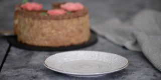 自制基辅蛋糕，奶油和榛子蛋糕