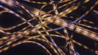 复杂立交桥及夜间交通繁忙的天桥鸟瞰图视频素材模板下载