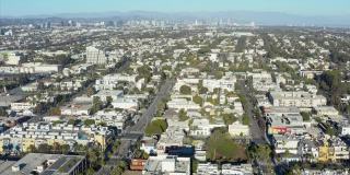 圣塔莫尼卡住宅和商业天际线加利福尼亚无人机鸟瞰图