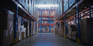 未来技术零售仓库:工业4.0过程的数字化和可视化，分析货物，纸箱，产品交付信息图在物流，配送中心