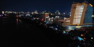 夜间照明海南岛三亚湾酒店航拍全景4k中国