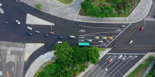海南三亚河交通十字路口高空俯视图4k中国