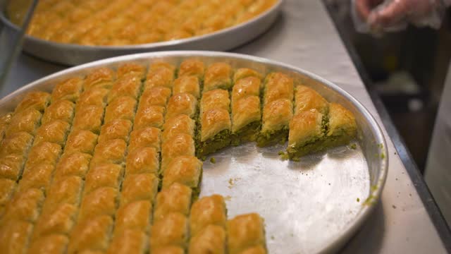 在加齐安泰普的美味土耳其果仁蜜饼，令人惊叹