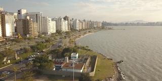 天线侧Pan北贝拉马尔市中心Florianópolis巴西建筑(无人机- 4K)