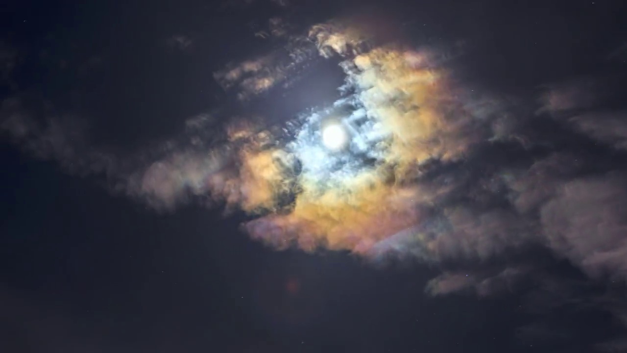 月亮使云变得五颜六色，像彩虹一样