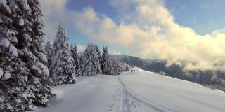 雪山景观与滑雪道