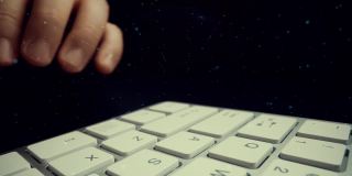因特网网络现代化的人用图形操作计算机键盘