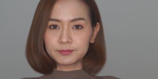 亚洲女人头拍化妆刷