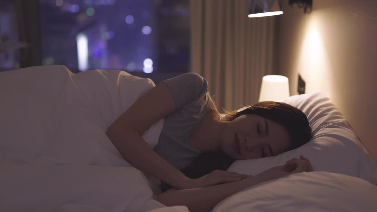亚洲女性睡眠好