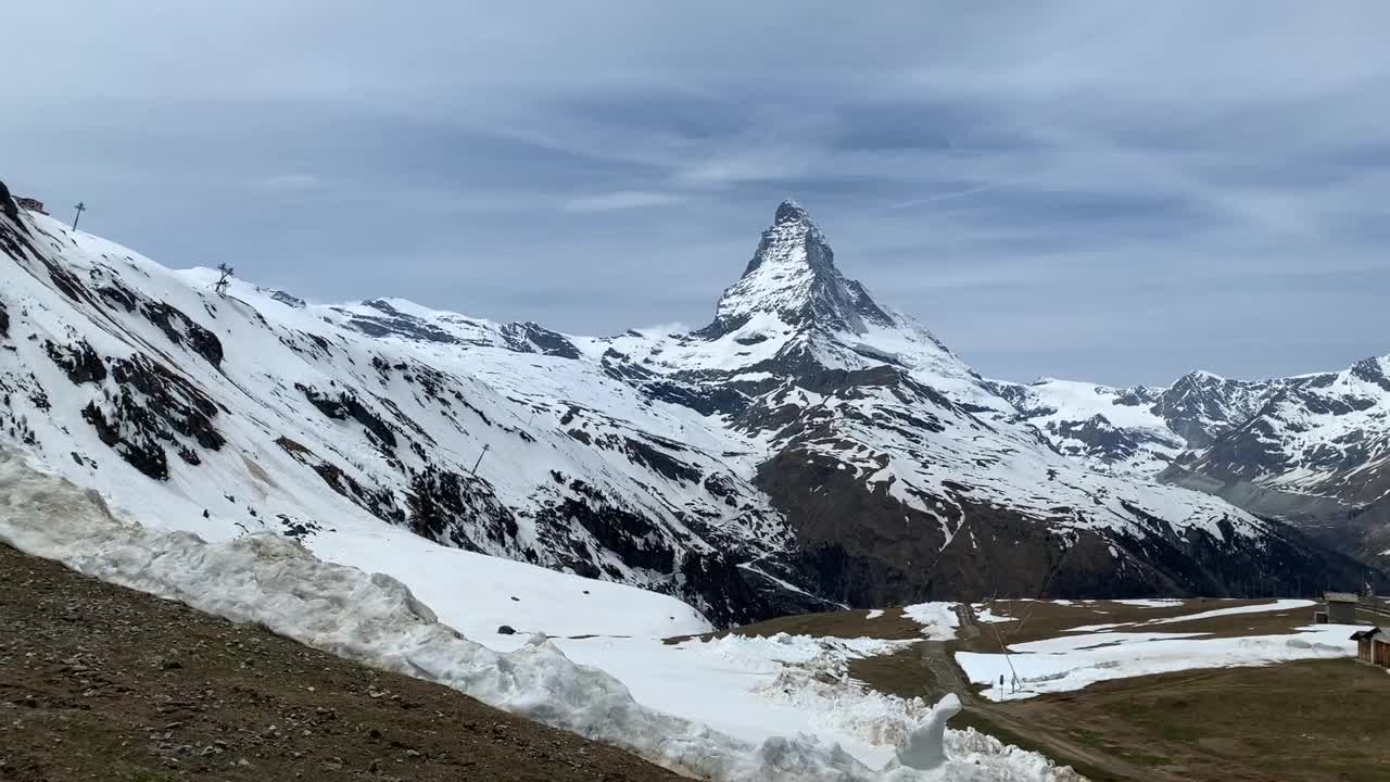 瑞士雄伟的马特洪峰全景