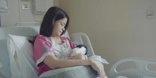 母亲和刚出生的婴儿在医院。