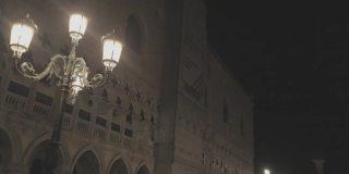 威尼斯圣马可广场的公爵宫。晚上去公爵宫。圣马可广场的建筑