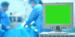 手术室配备绿屏监护仪的4K心脏监护仪