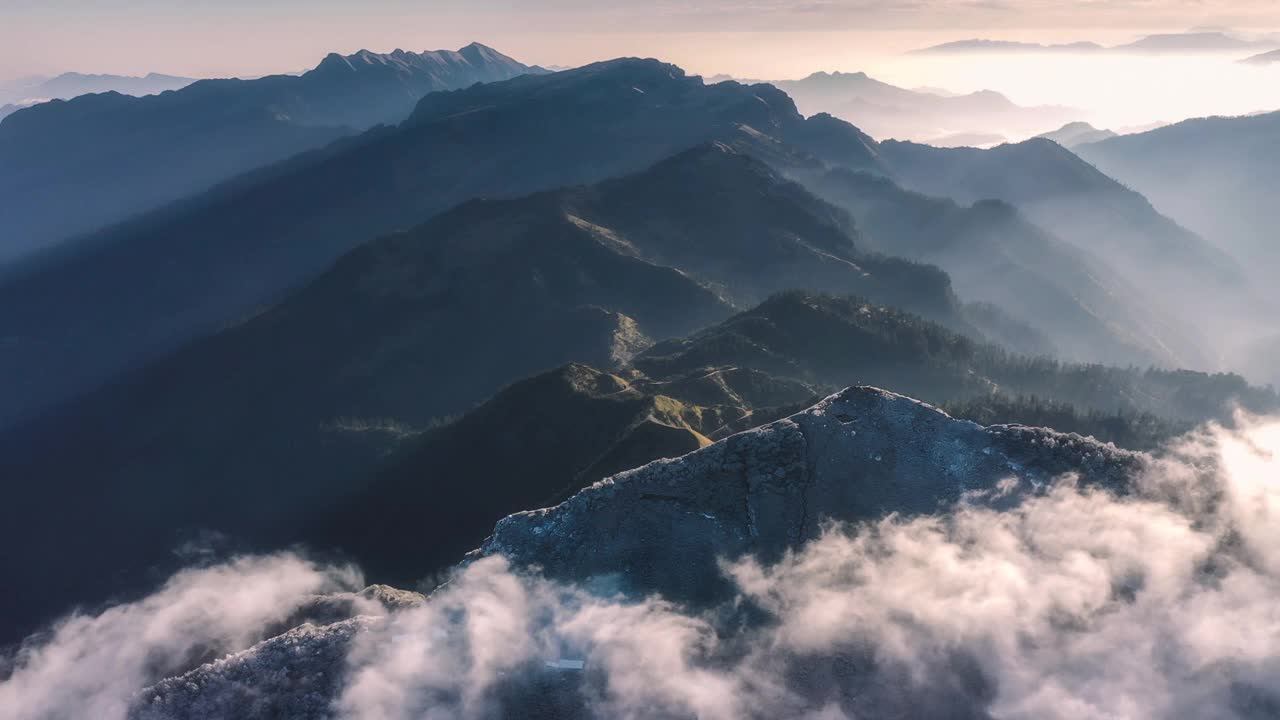 山与云海的结合一定很壮观