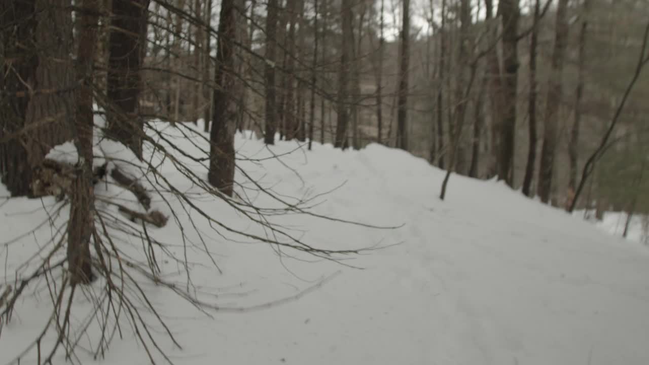 POV走着找着四处看男雪天