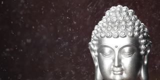 画面中佛陀的粉尘呈黑色背景