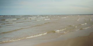 春天波罗的海沿岸的沙丘