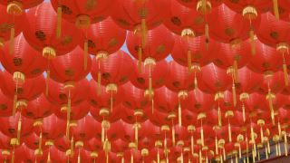 唐人街地区传统的中国新年灯笼。视频素材模板下载
